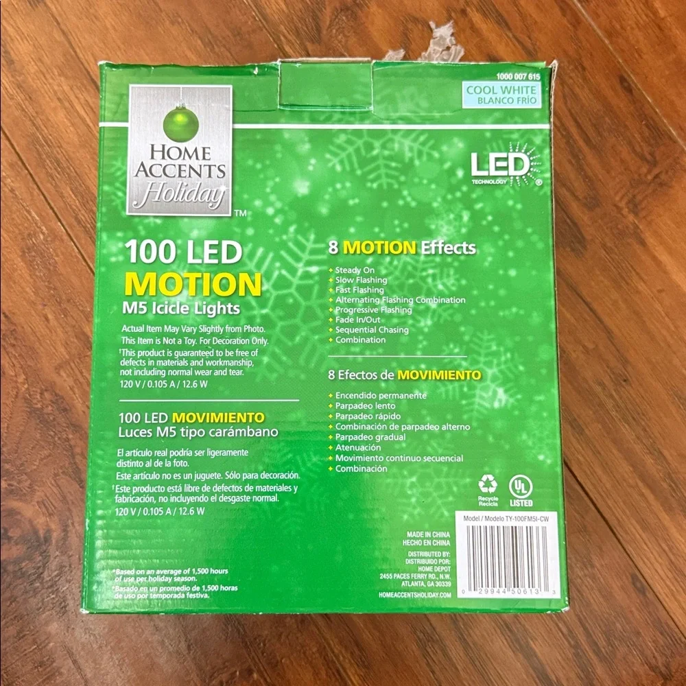 NWOT Home Accents Holiday Cook White Motion LED 100 LED M5 Icicle Lights 8 ft 6”